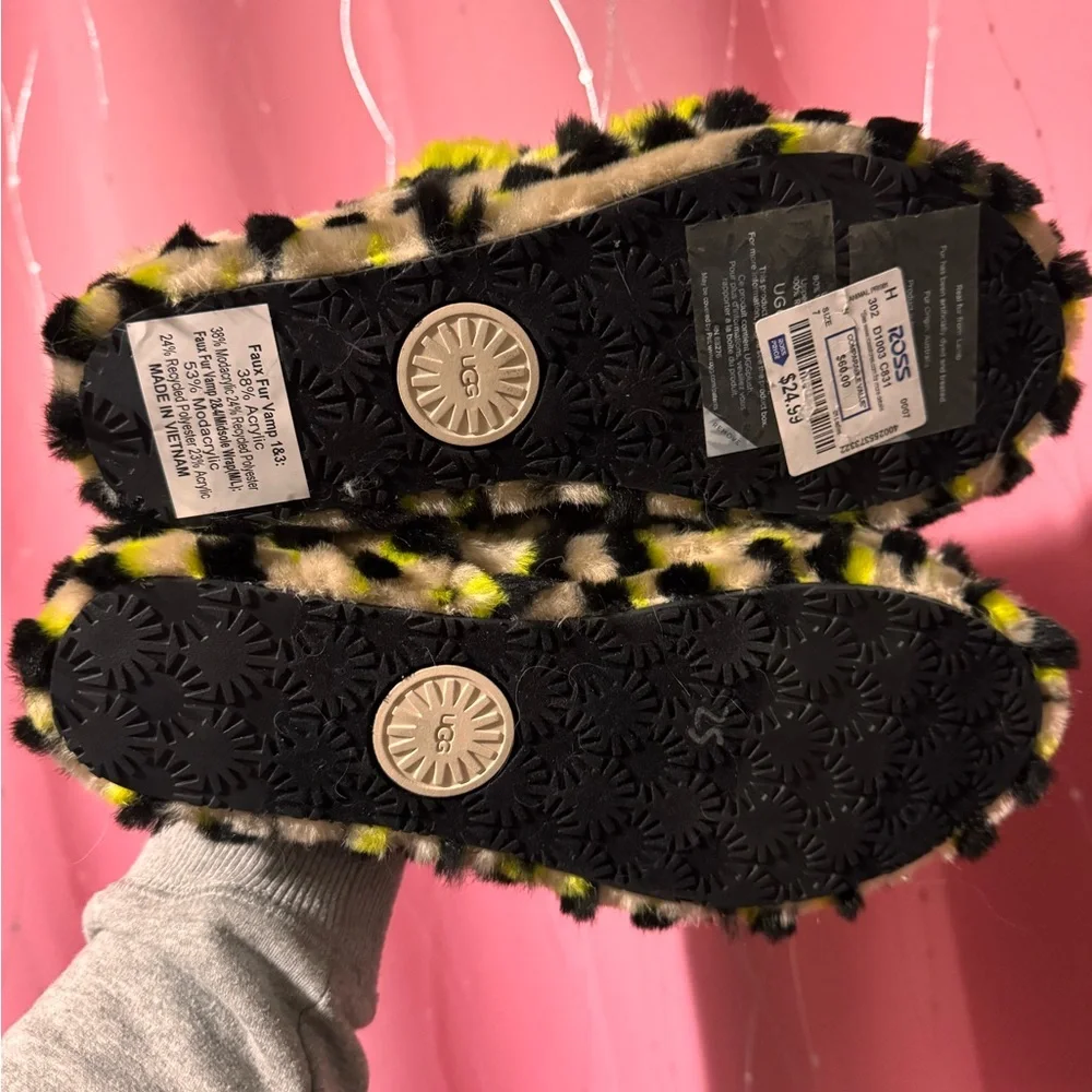 UGG Neon Yellow and Black Fuzzy Slippers - Picture 4 of 4